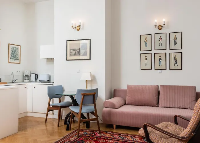 Classy Old Town Suites - By Upstairs